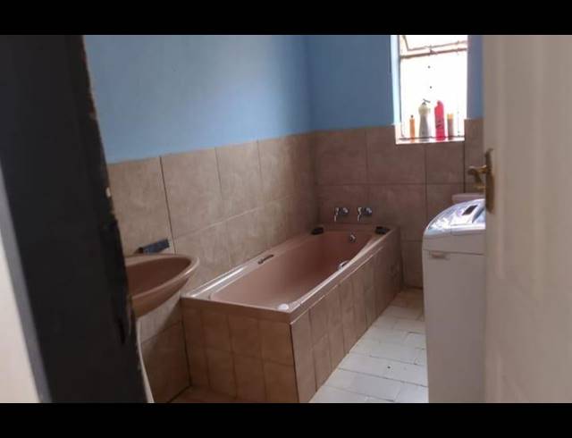 4 BEDROOM HOUSE FOR SALE IN MEADOWLANDS WEST